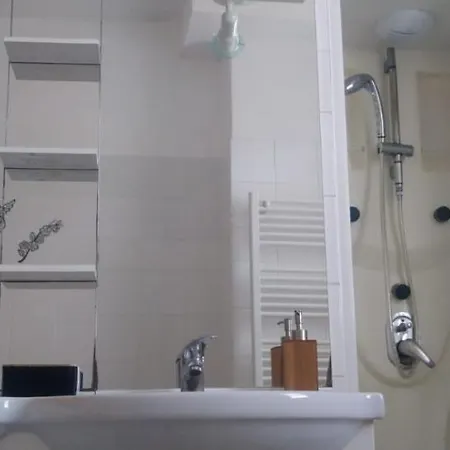F2 Accueillant De 54 M² Refait A Neuf *