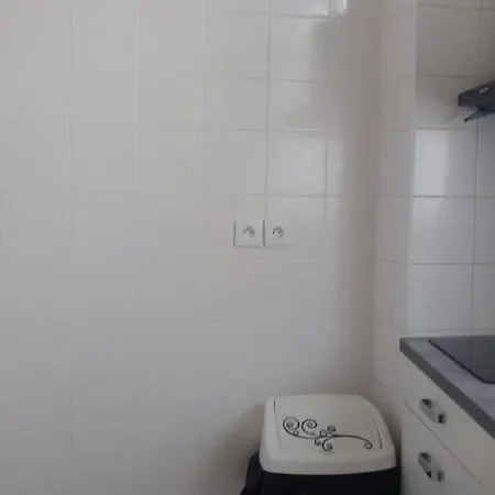 Apartmán F2 Accueillant De 54 M² Refait A Neuf *