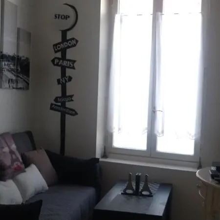 Apartmán F2 Accueillant De 54 M² Refait A Neuf Corbeil-Essonnes