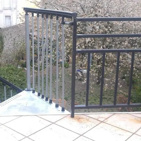F2 Accueillant De 54 M² Refait A Neuf * Corbeil-Essonnes